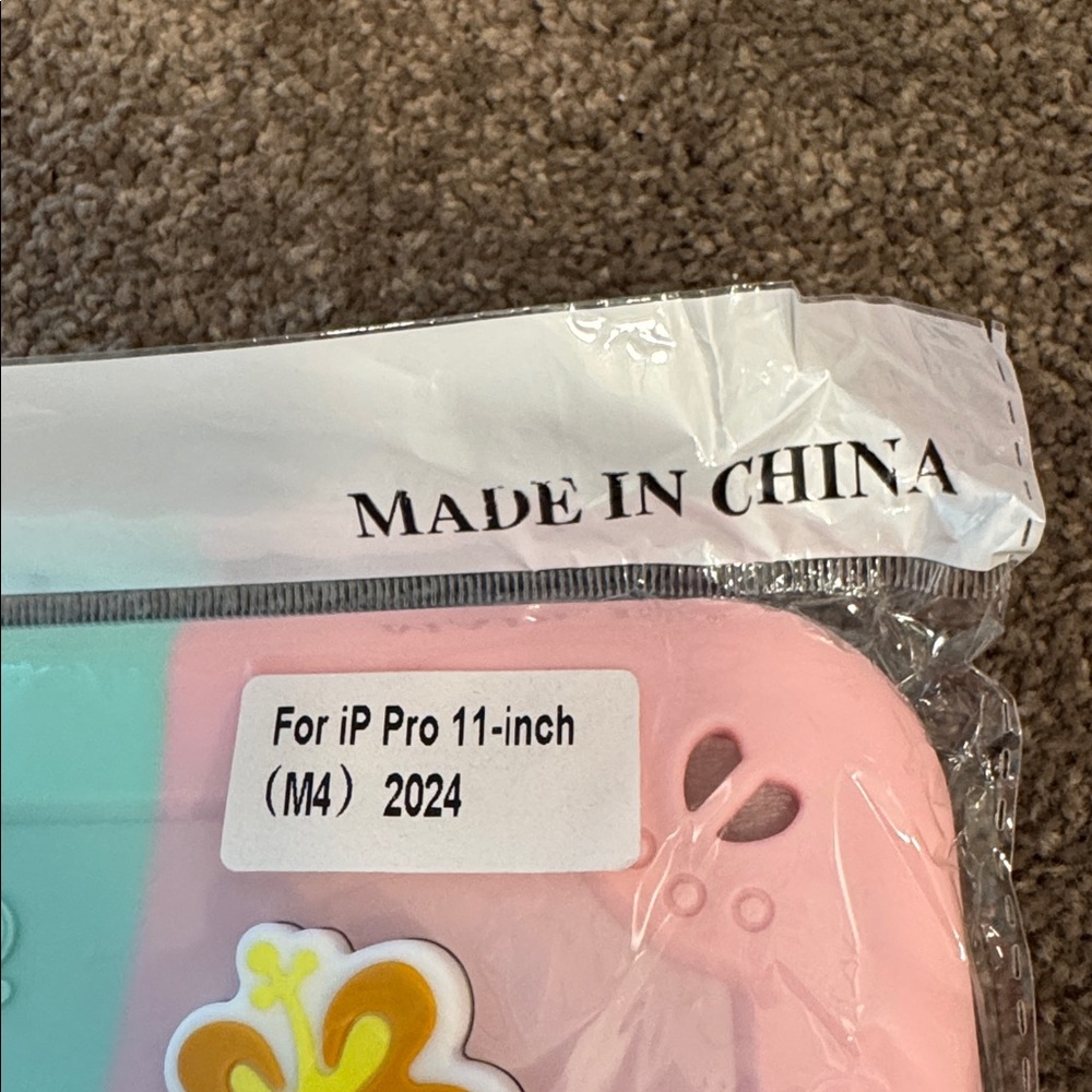 Colorful cat iPad cover for iPad Pro 11” new in package with strap - Picture 3 of 3